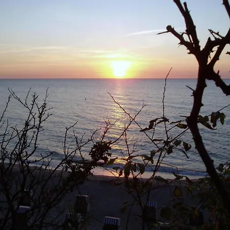 Daire Comfortable Near Seabeach In
