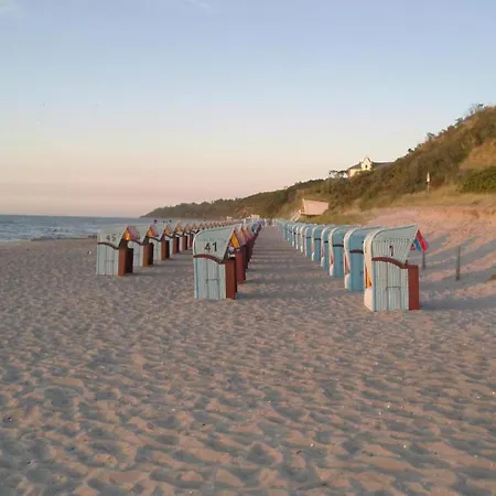 Daire Comfortable Near Seabeach In
