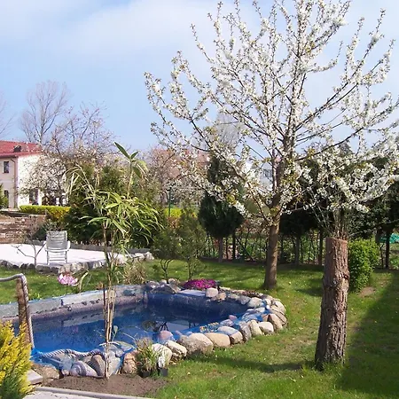 Daire Comfortable Near Seabeach In