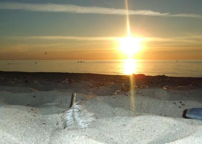Comfortable Near Seabeach In Lejlighed